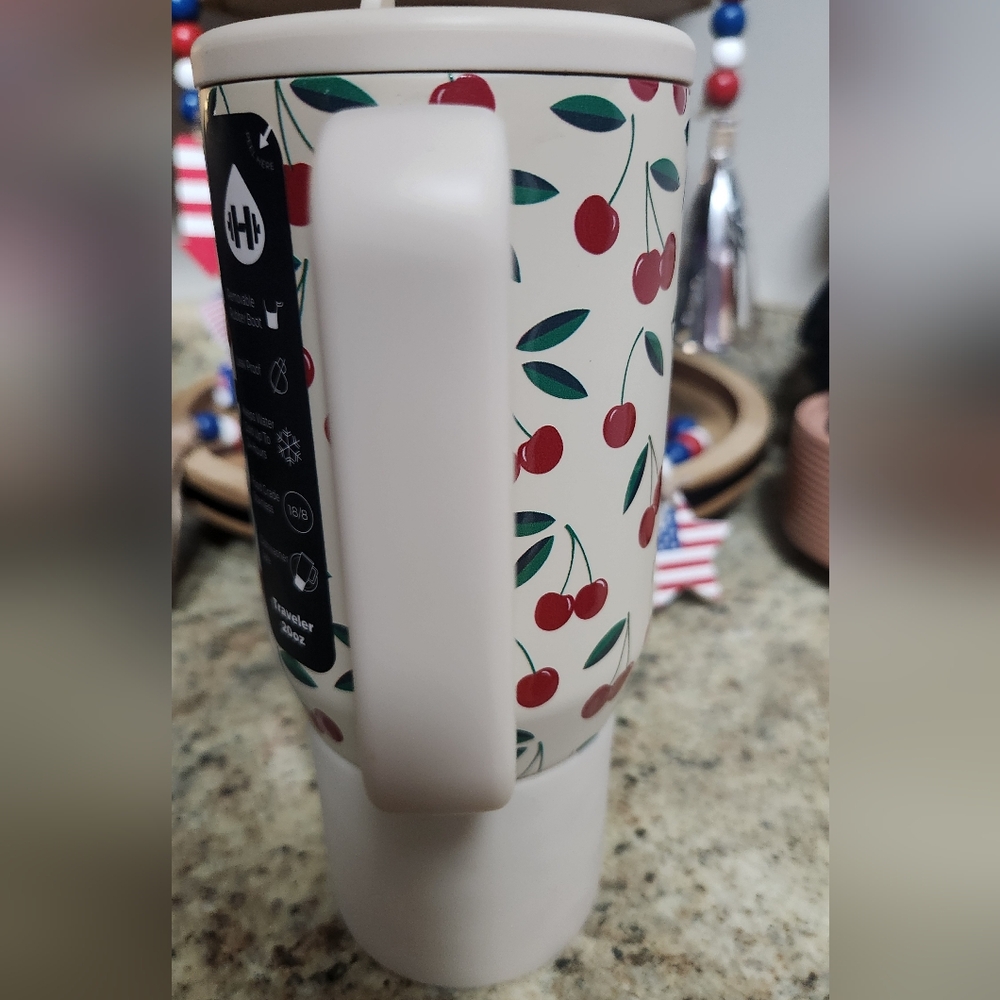 🍒NEW HydroJug Limited Edition "CHERRIES" 20oz Traveler🍒 - Picture 3 of 7